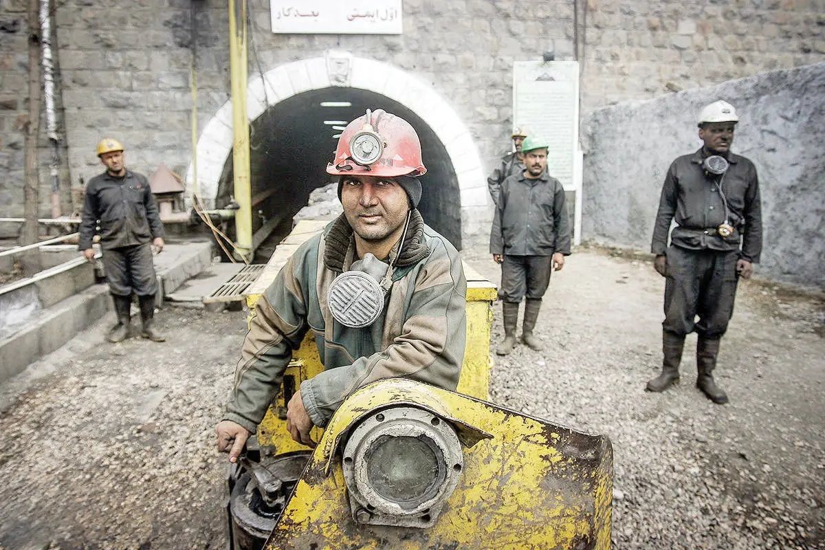 از ۲ هزار کارگر معدن طبس ۷۰۰ نفر استعفا کرده‌اند