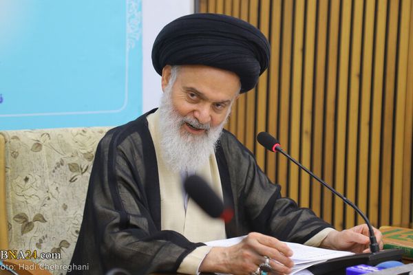 إمام جمعة قم: نقول بوضوح أمام الشعب إننا لن نوقف التخصيب