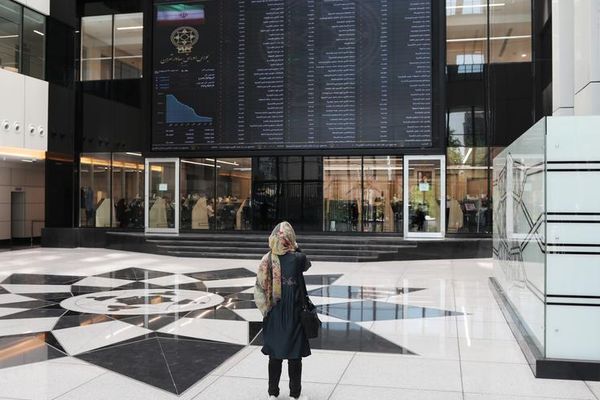 Tehran Stock Exchange Ailing Again After Investors Flee In Droves