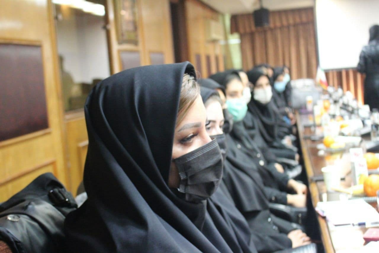 دفاع یامین‌پور از حضور بلاگرهای زن در وزارت ورزش: از آخوند تا شل‌حجاب را دعوت کرده‌ام