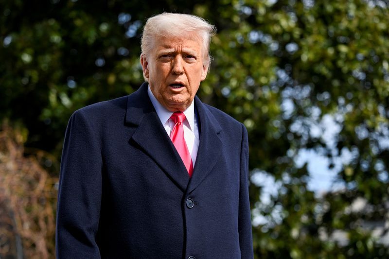 ترامپ: ۹ کشتی نیروی دریایی ایران نابود شدند