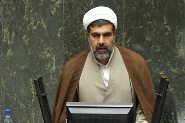 برلماني إيراني:سنحرق العالم إذا تعرض المرشد خامنئي لأذى