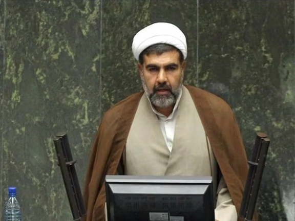 برلماني إيراني:سنحرق العالم إذا تعرض المرشد خامنئي لأذى