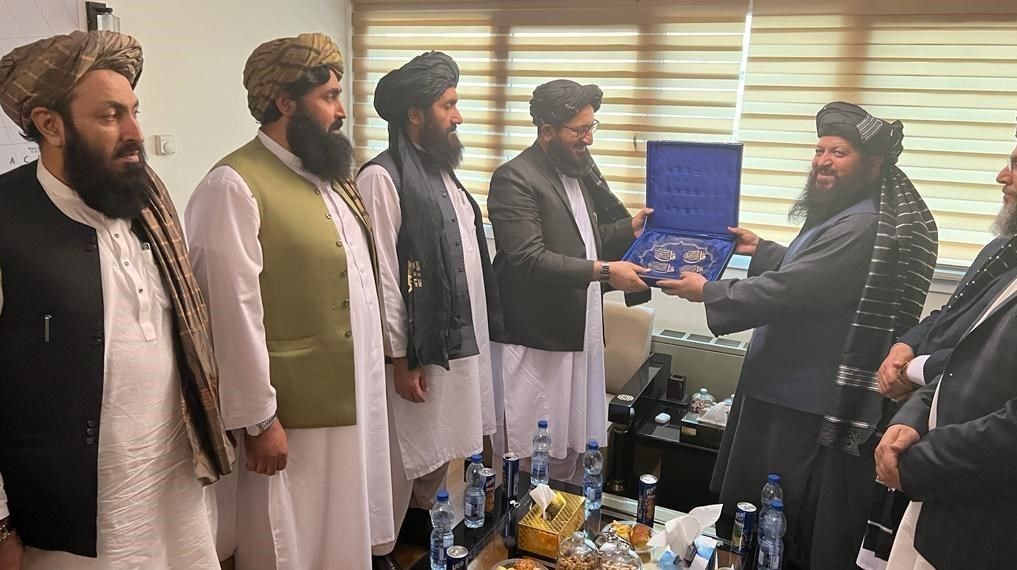 تصویر خبرگزاری تسنیم از تحویل سفارت افغانستان در تهران به دیپلمات‌های طالبان، ۹ اسفند ۱۴۰۱