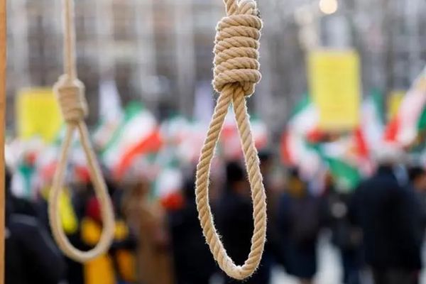 بعد "شنق 659 شخصًا في عام واحد" ارتفاع عدد عمليات الإعدام في إيران بنسبة 24 %