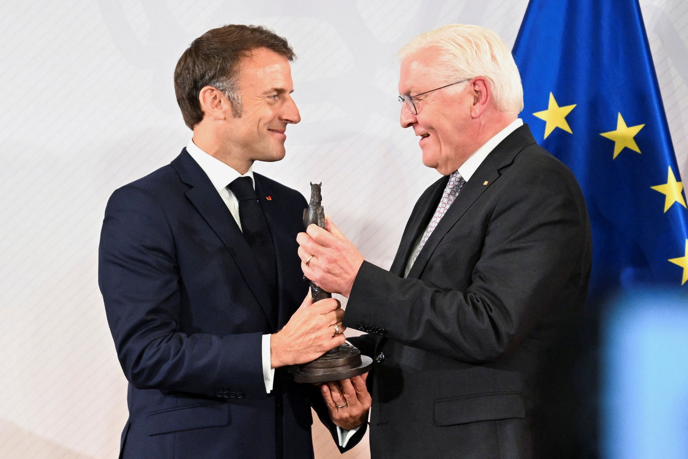 مکرون برنده جایزه صلح بین‌المللی آلمان شد