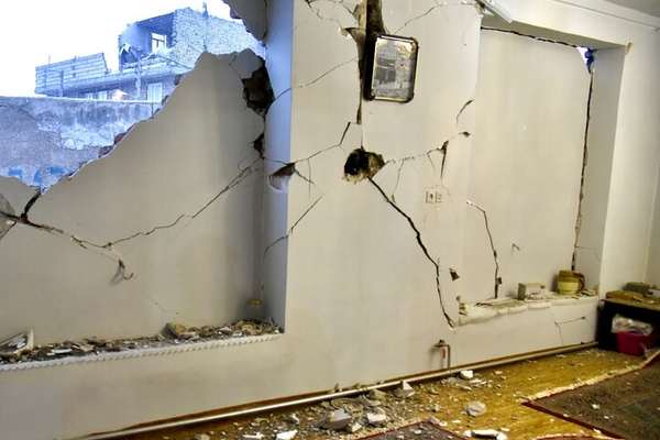 Magnitude 5.9 Quake Kills Three, Injures Hundreds in Iran