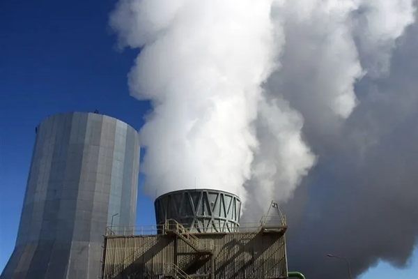 Iran steps up burning of hazardous fuels as energy crisis persists
