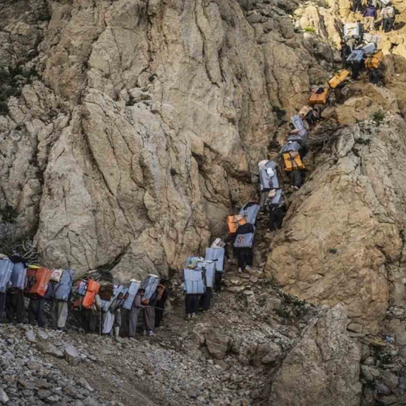 ههنگاو: در ماه ژوئن دستکم ۱۰ کولبر در مرزهای کردستان کشته یا زخمی شدند