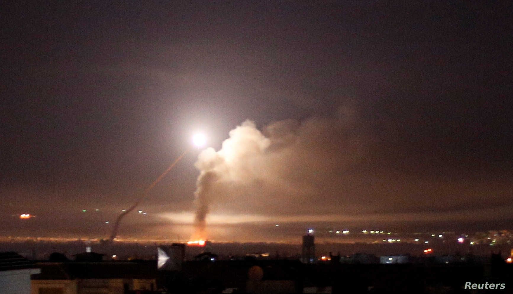 غارات جويّة إسرائيلية عنيفة على مواقع لحزب الله والميلشيات الإيرانية جنوب دمشق 