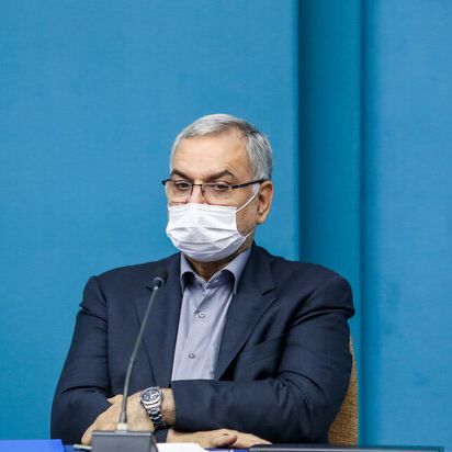 وزیر بهداشت: داروخانهها مملو از داروست، ممکن است تنها چند قلم دارو با کمبود مواجه شود