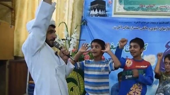 مسؤول إيراني: تم توظيف ثلاثة آلاف طالب علم لجذب الشباب في مدينة طهران