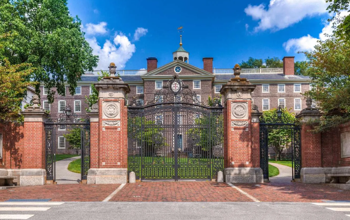 در جریان تیراندازی در دانشگاه براون ایالت رود آیلند، دو نفر کشته و ۹ نفر مجروح شدند