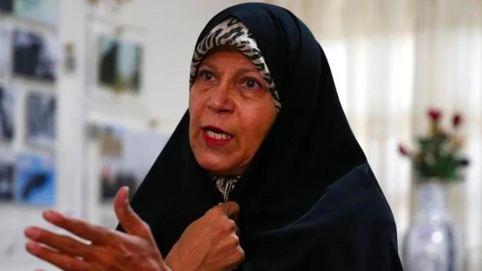 فائزه هاشمی خطاب به خامنه‌ای: چند ندا و نوید و مهسا و آرمیتای دیگر باید قربانی شوند؟