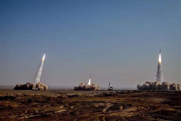 Iran briefly closes western airspace for military drills