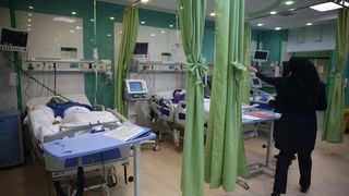 «همراه بیمار»؛ شغلی که بیسر و صدا وارد مجموعه مشاغل درمانی شد