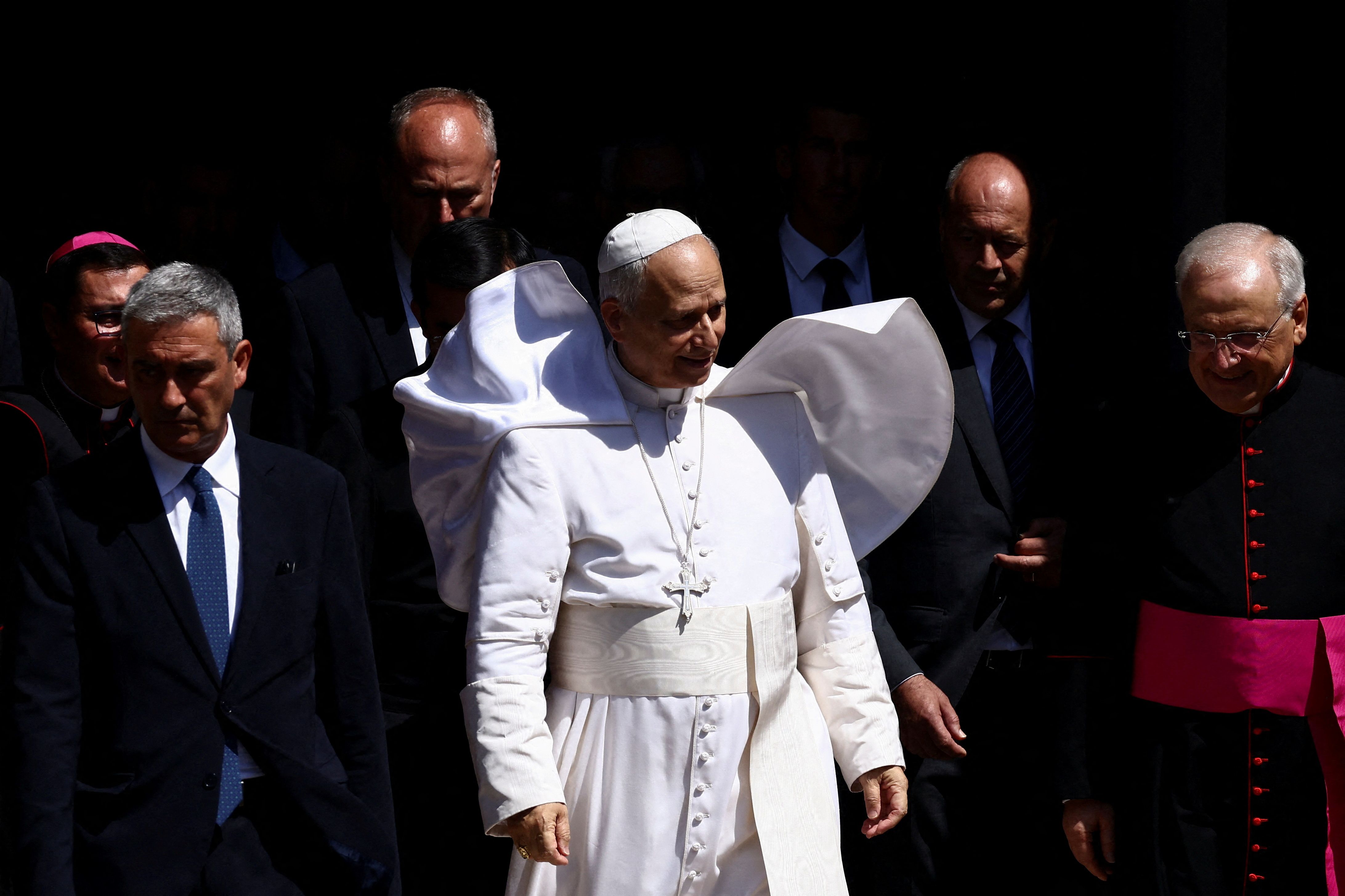 پاپ لئو چهاردهم در مراسم عشای ربانی در کلیسای جامع سن پانکرازیو، در آلبانو لازیاله، ایتالیا