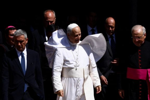 پاپ لئو چهاردهم در مراسم عشای ربانی در کلیسای جامع سن پانکرازیو، در آلبانو لازیاله، ایتالیا