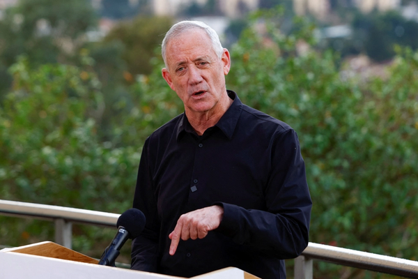 غانتس: لا وجود لأيّ تساوٍ أخلاقي بين أفعال إيران وإسرائيل