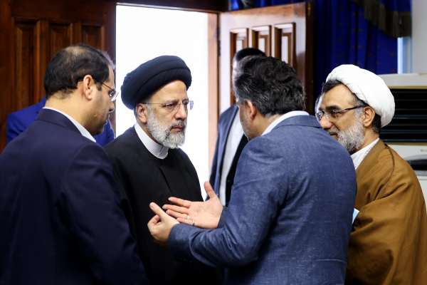 Iran Lawmakers, Former President Criticize Government's Performance