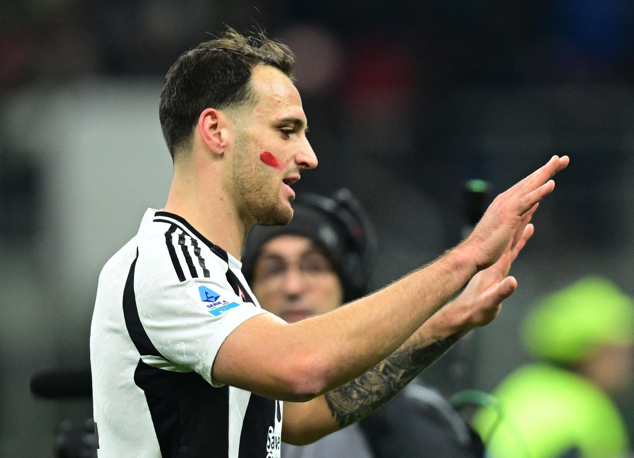 اقدام هماهنگ در هفته سیزدهم سری آ؛ یک کارت قرمز به «خشونت علیه زنان»