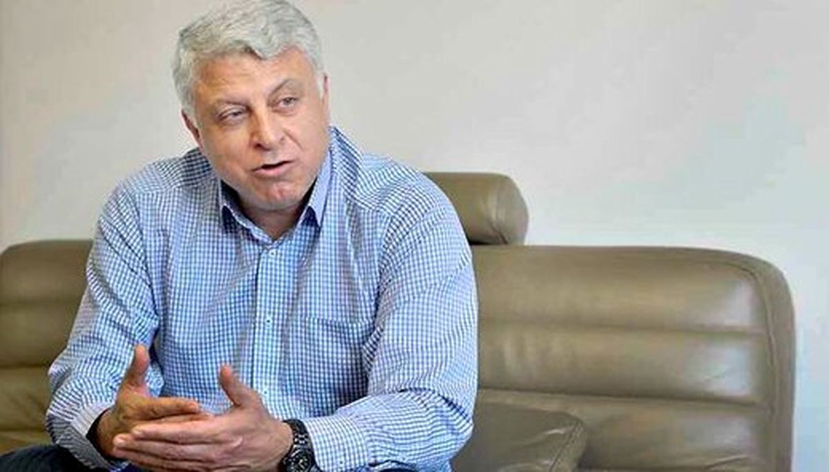 Reformist politician Fayaz Zahed during his interview with Etemad