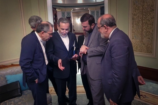 عراقچی: تفاهم با آمریکا دیجیتالی امضا میشود؛ رفع محاصره دریایی نخستین بند توافق است