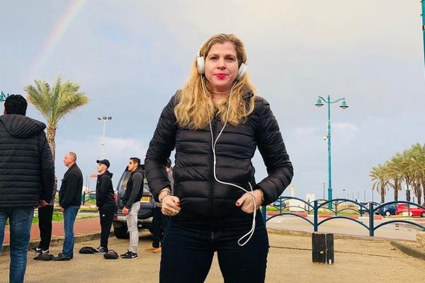 وفاة مفاجئة لمنتجة مسلسل "طهران" في اليونان.. والشرطة تفتح تحقيقاً