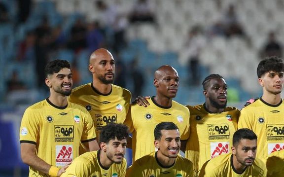 بازیهای سپاهان و تراکتور به تعویق افتاد، استقلال درخواست داد بازی کند!