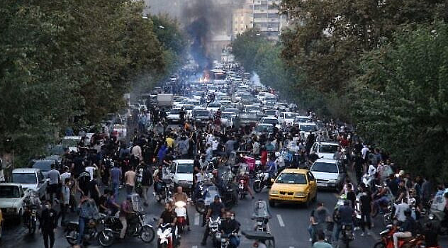 جمهوری‌اسلامی؛ نگران قیام مردم و حمله خارجی