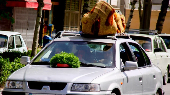 معاون پلیس راهور: انداختن سبزه در سطح راه ممنوع است و جریمه دارد