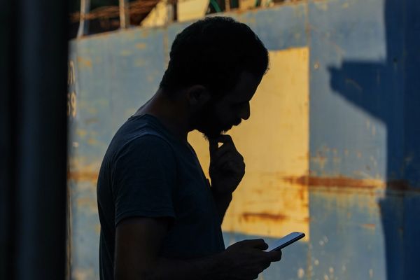 "إسرائيل هيوم": آلاف الإسرائيليين تلقوا رسائل تهديد منسوبة لإيران