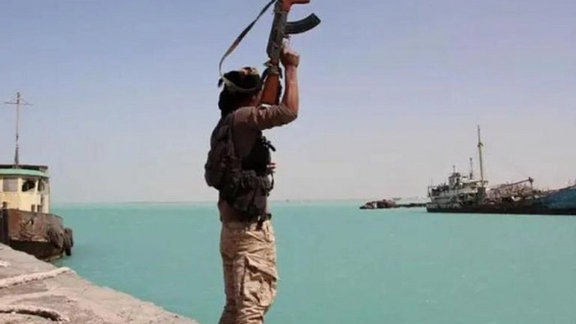 بریتانیا از حمله موشکی به یک کشتی دیگر در دریای سرخ خبر داد