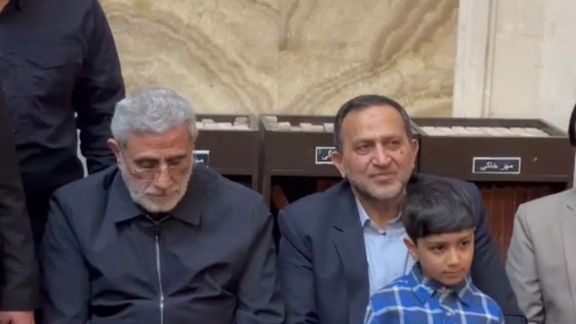 مدير مكتب خامنئي وقاآني وابنة سليماني أثناء تأبين هاشم صفي الدين في طهران