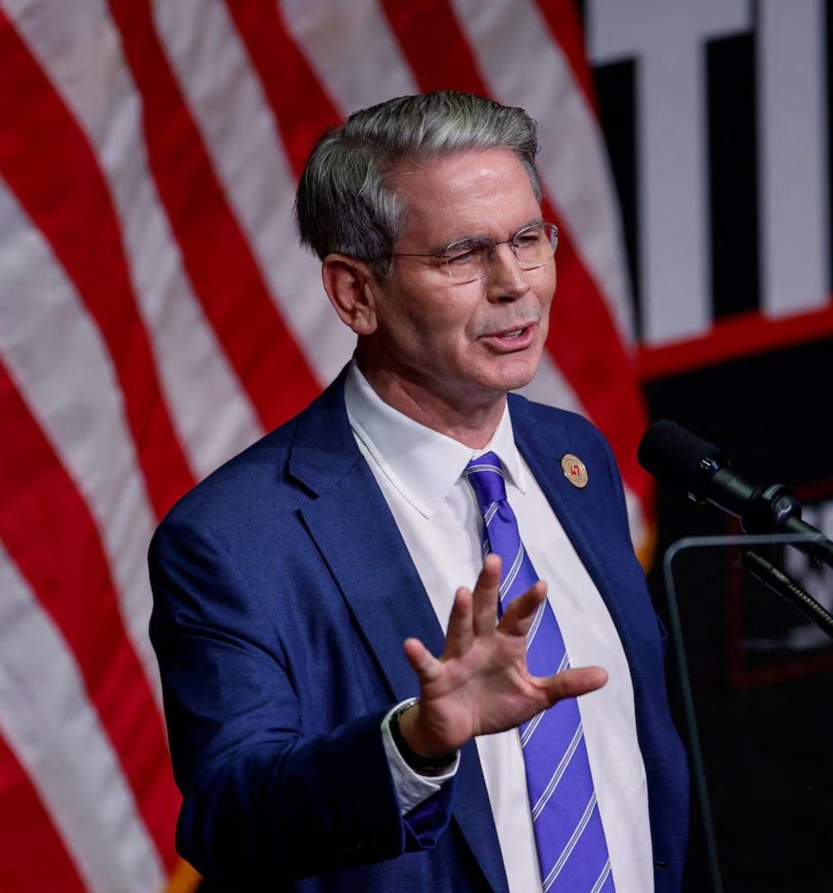 وزیر خزانه‌داری آمریکا: ایالات متحده به‌تدریج کنترل تنگه هرمز را در دست خواهد گرفت