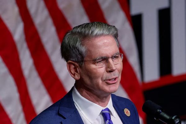 وزیر خزانهداری آمریکا: ایالات متحده بهتدریج کنترل تنگه هرمز را در دست خواهد گرفت