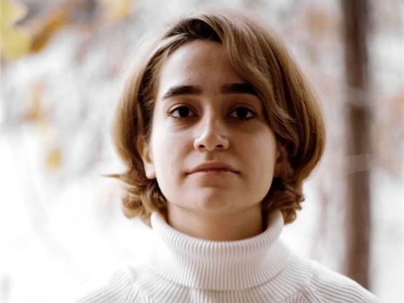 سروناز احمدی، زندانی سیاسی در ششمین روز اعتصاب داروی خود بهسر میبرد