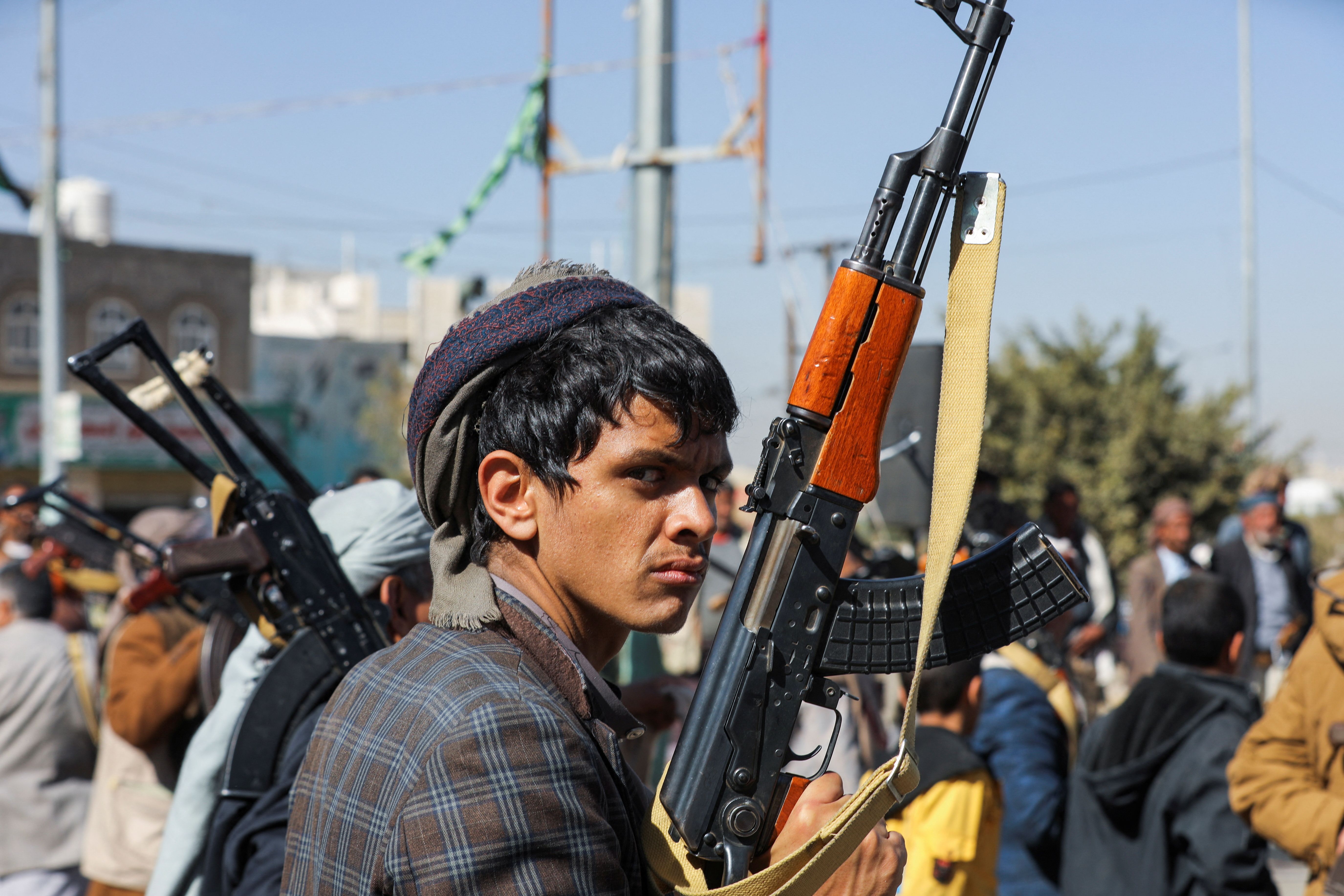 Iran Lures Yemenis With $100 Monthly Pay To Join Houthis