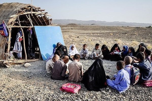 ارتفاع معدلات التسرب من التعليم الأساسي في إيران بسبب الأزمة الاقتصادية