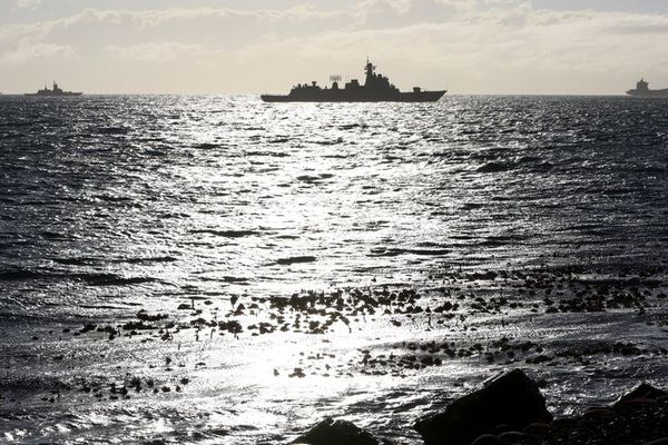 بعد إغراق أميركا مدمرة دنا قرب سريلانكا.. "رويترز": الهند تسمح لسفينة حربية إيرانية بالرسو