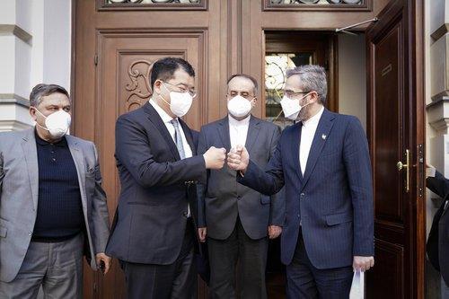 South Korea's First Vice Foreign Minister Choi Jong-kun (2nd from L) meets with his Iranian counterpart, Ali Bagheri Kani, in Vienna on Jan. 6, 2021, to discuss the issue of Tehran's frozen assets under US sanctions, in this photo provided by Seoul's foreign ministry.