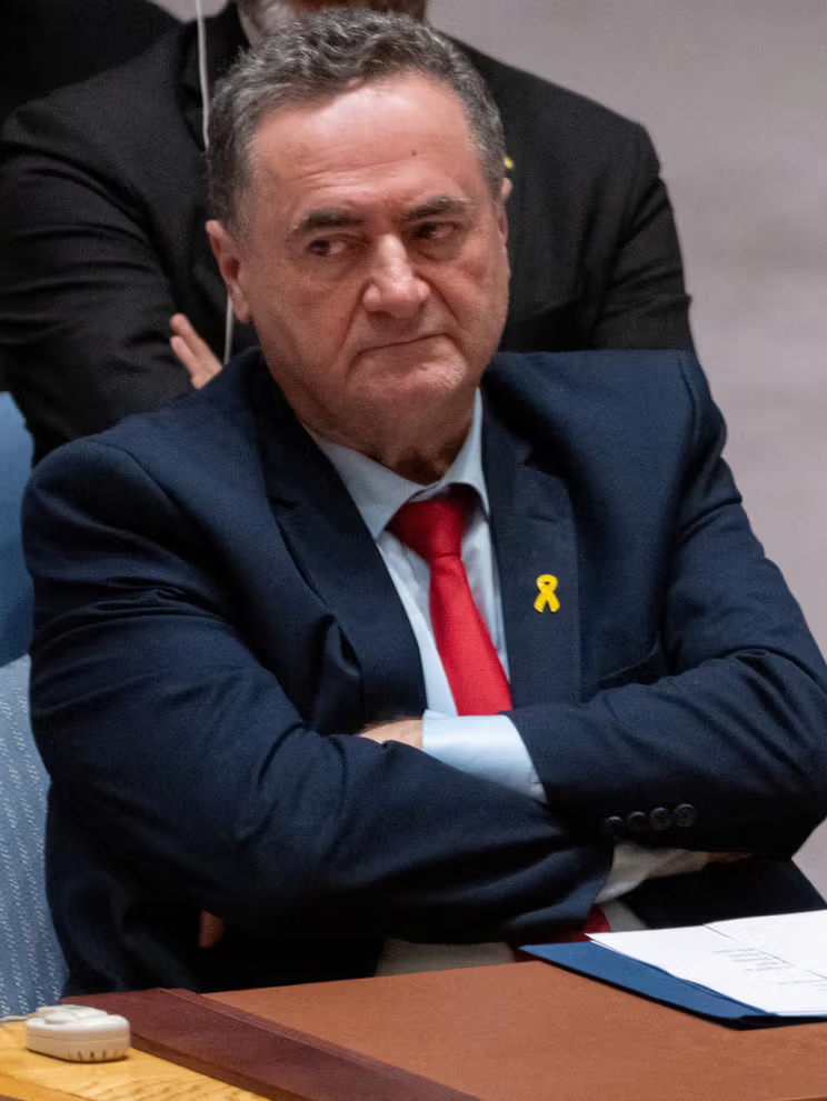 وزير الدفاع الإسرائيلي لخامنئي: إذا حاولتم تهديدنا فلا مكان يمكنكم الاختباء فيه