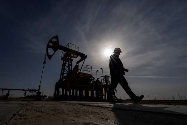 IEA downplays Iran outage risk in well-supplied oil market