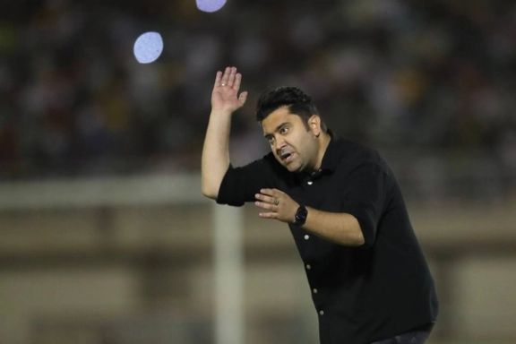 سرمربی چادرملو پیش از بازی با پرسپولیس: برگزاری بازیها با VAR را قرعهکشی کنید!