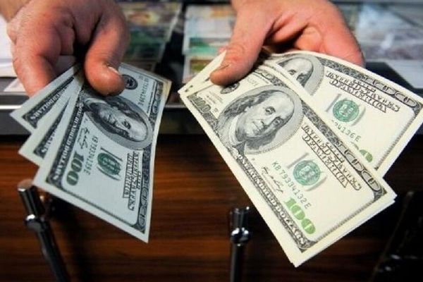 حرب غزة تشعل السوق الإيرانية: ارتفاع أسعار السيارات.. والدولار يتجاوز 53 ألف تومان