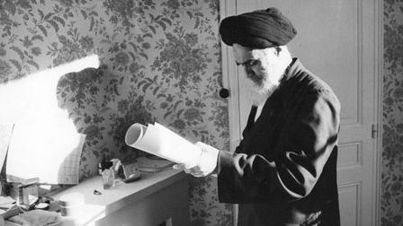 امامجمعه موقت اهواز: خمینی آثاری ارائه داد که فهم آن بسیار مشکل است