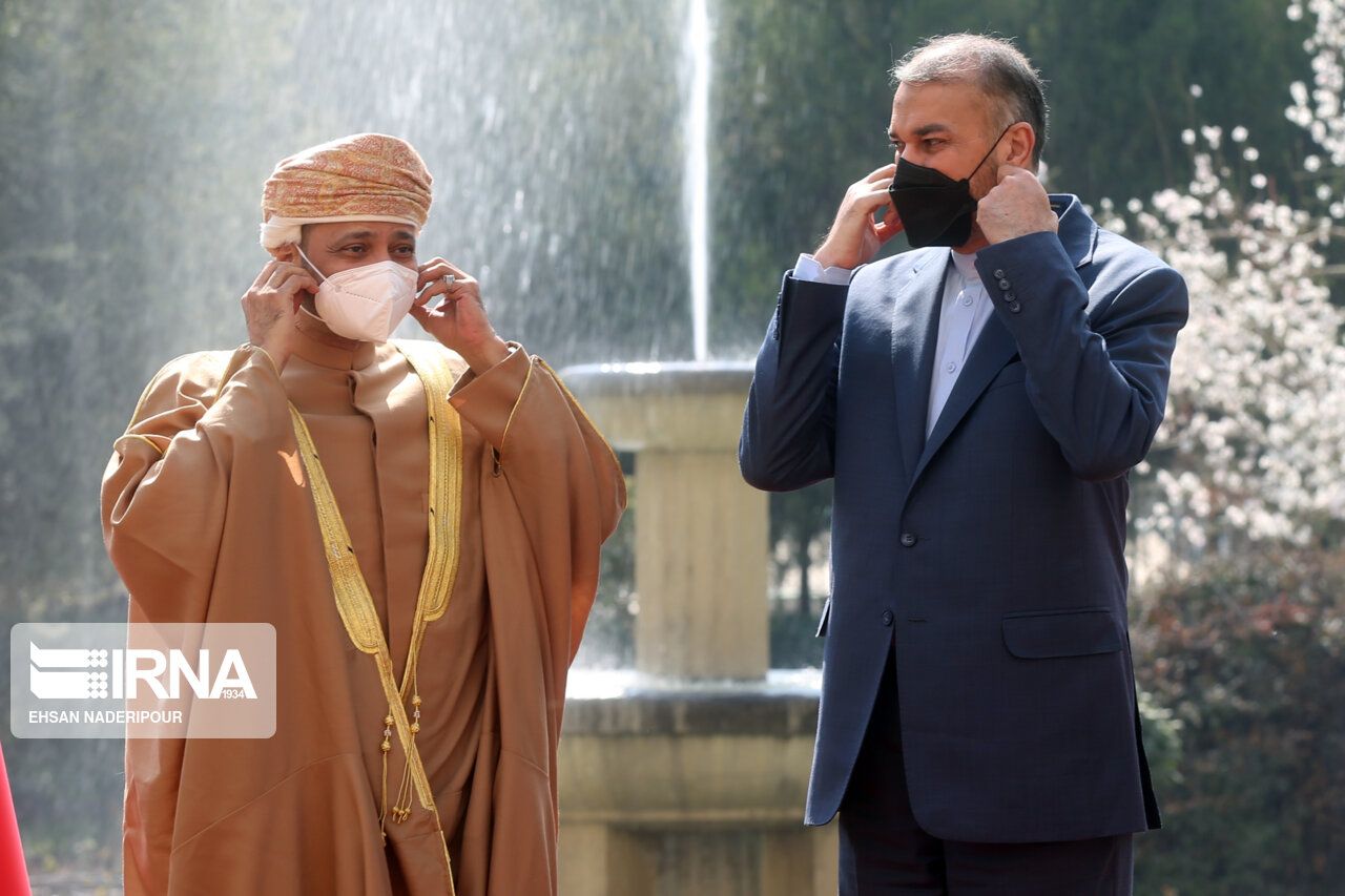 وزیر خارجه ایران: موضوعات اندک ولی مهمی در مذاکرات باقی مانده، از خط قرمزمان عبور نمی‌کنیم