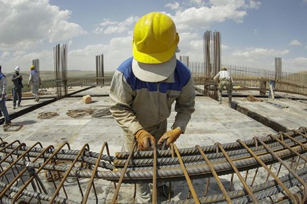 Iranian Official Admits Country Among World's Lowest Wages