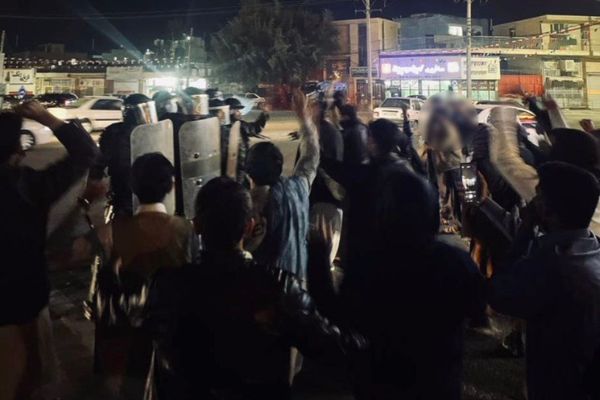 پیام مخاطب از مشهد: ماموران از آمبولانس پیاده شدند و به معترضان حمله کردند