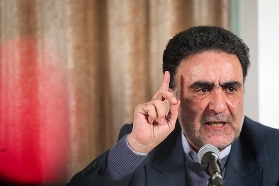 ناشط سياسي إيراني معتقل: إيران تتجه نحو الفوضى واللادولة